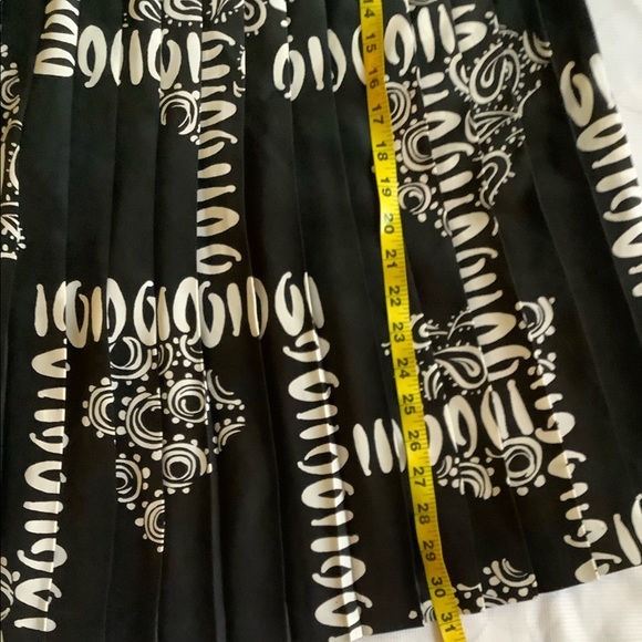 Leslie Fay pleated midi skirt,size 16. - Picture 10 of 10